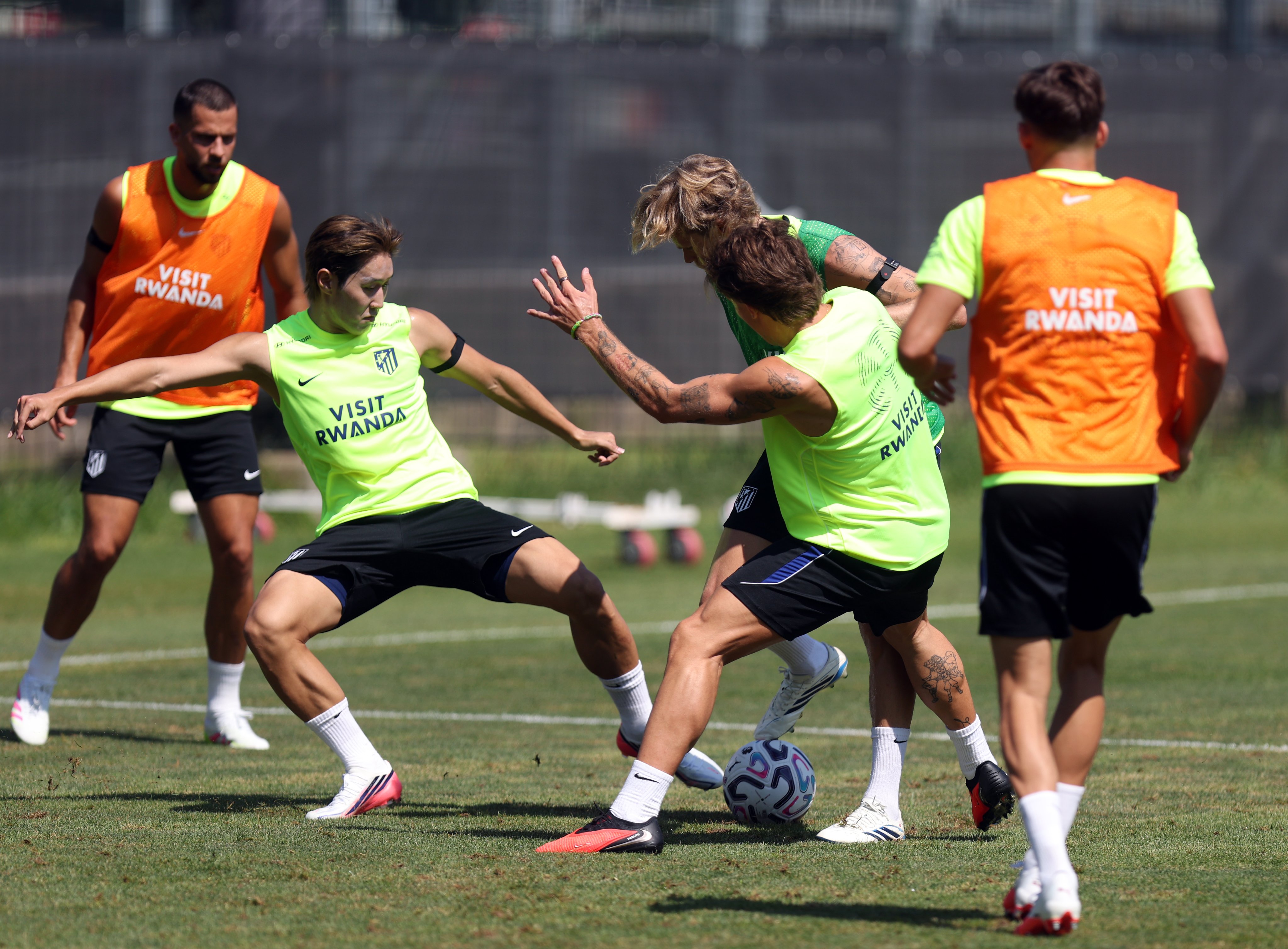 Simeone ya prueba a Kang-in Lee por dentro: primera pista táctica en el Atlético