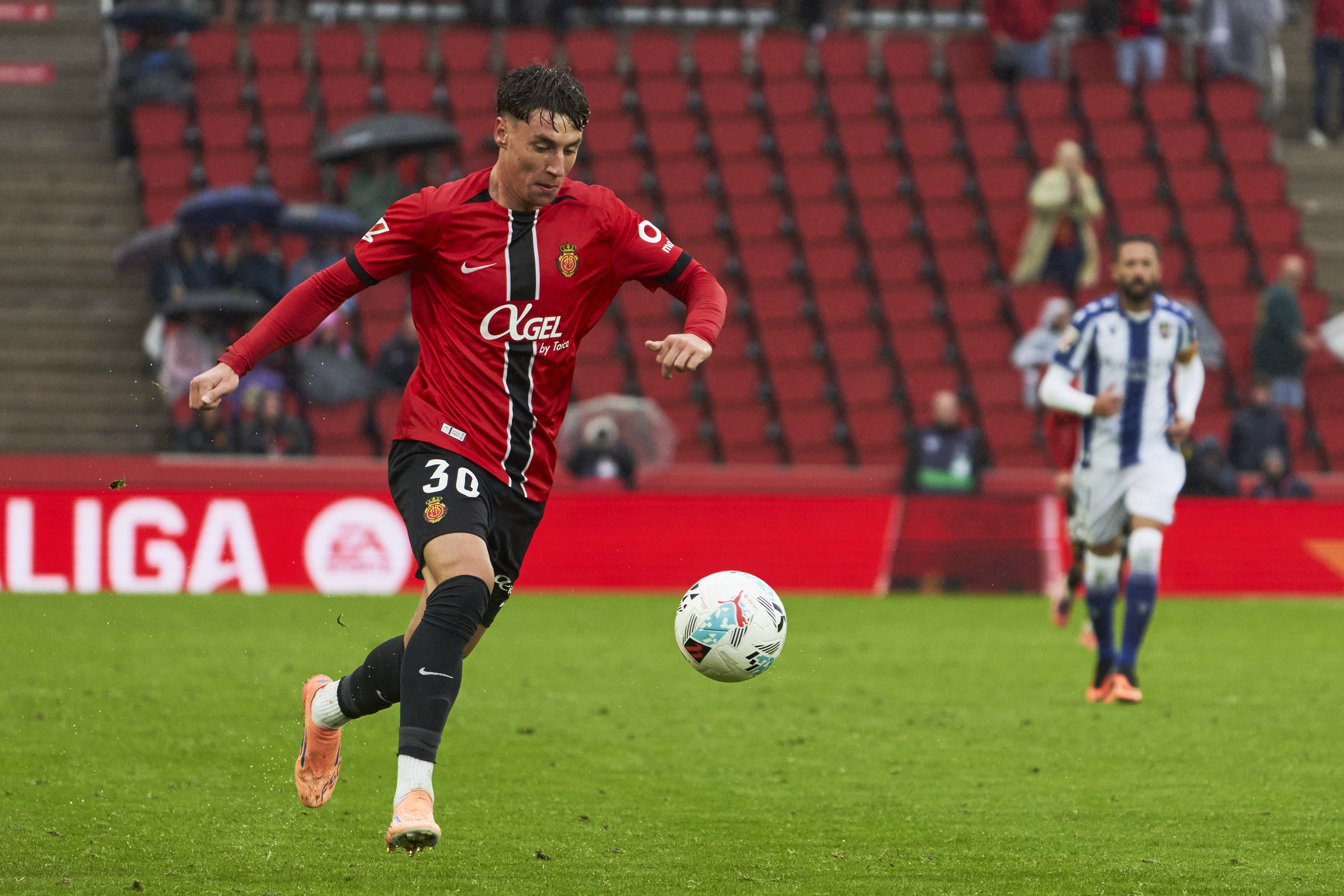 El Atlético acaba de cerrar a un delantero con experiencia en Primera, pero no lo ha fichado para Simeone