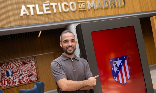 Pedro Moya se presenta en Europa: Tres cambios y una jugada de pizarra para levantar un 2-0